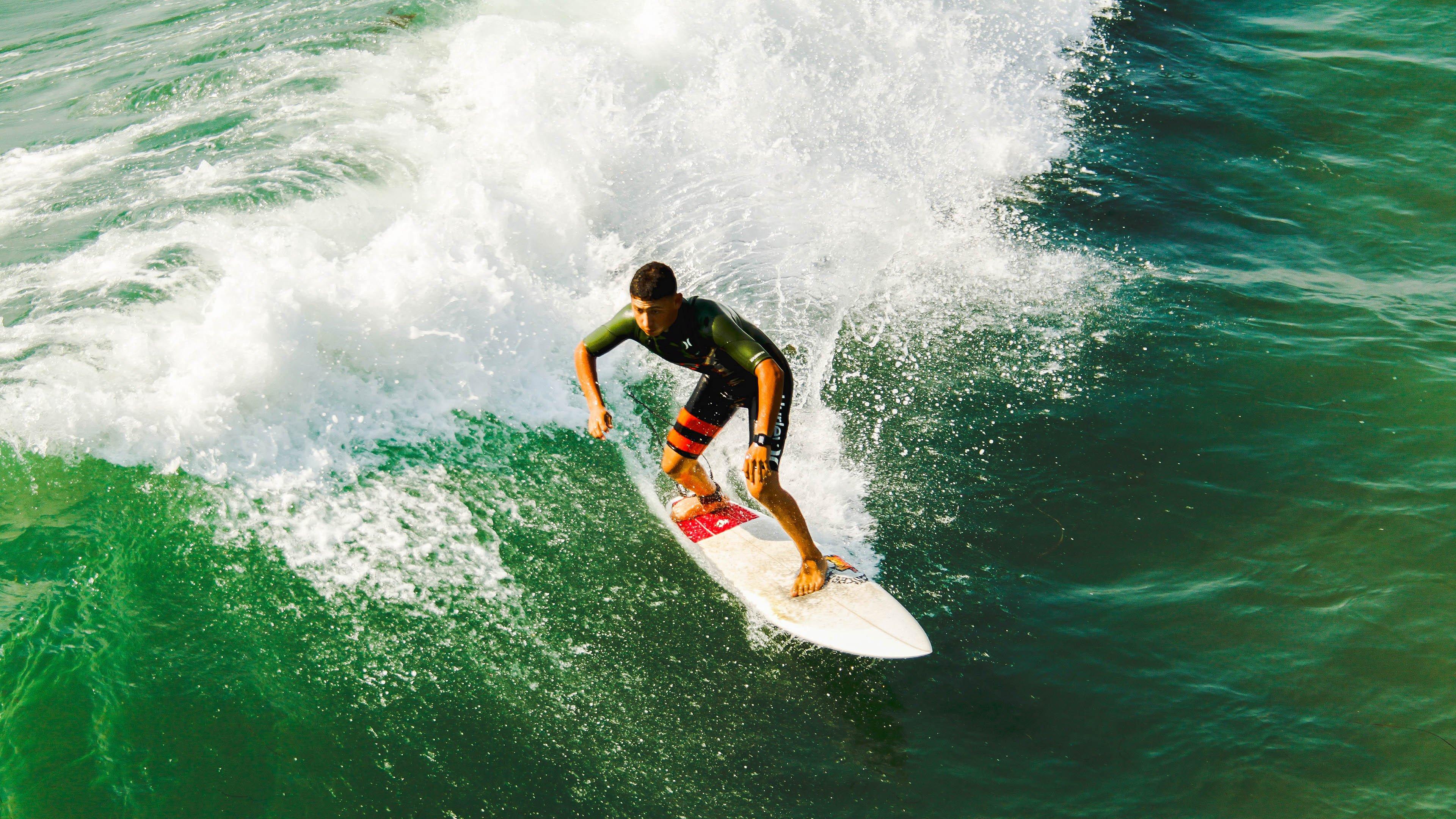 NBA总决赛激战正酣 勇士队主场逆转凯尔特人夺赛点
