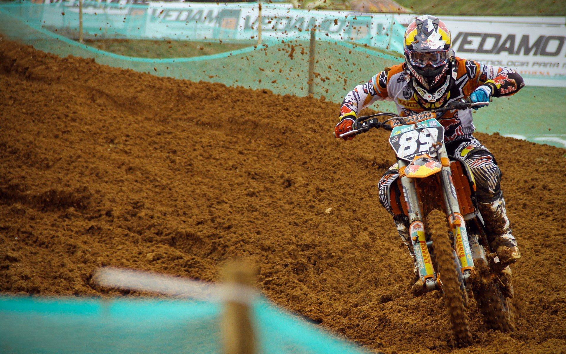 中国蝶泳新星闪耀国际泳联世锦赛，破纪录摘金创历史